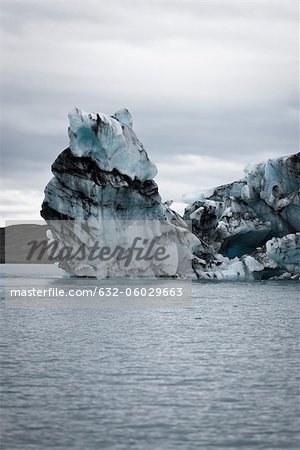 Iceberg en lagune glaciaire Jokulsarlon, Islande