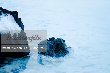 Roche volcanique couverte dans les gisements de silice, Blue Lagoon, péninsule de Reykjanes, Islande