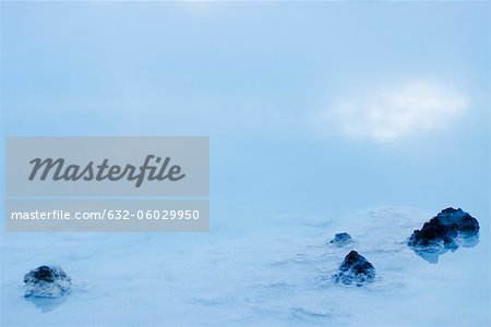 Roches volcaniques dans le Blue Lagoon, péninsule de Reykjanes, Islande Roches volcaniques dans le Blue Lagoon, péninsule de Reykjanes, Islande