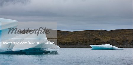 Icebergs dans le lagon glaciaire Jokulsarlon, Islande