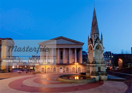 Chamberlain Square au crépuscule, Birmingham, Midlands, Angleterre, Royaume-Uni, Europe