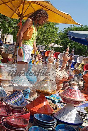 Produits de céramique sur le marché à Houmt Souk, île de Djerba, Tunisie, Afrique