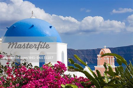 Église orthodoxe grecque à Oia village, île de Santorin, Cyclades, îles grecques, Grèce, Europe