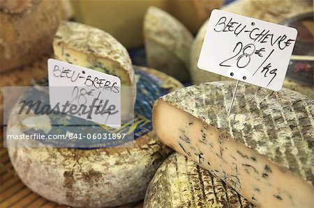 Käse am Marktstand, Cours Massena, Old Town, Vieil Antibes, Antibes, Côte d ' Azur, Côte d ' Azur, Provence, Frankreich, Europa