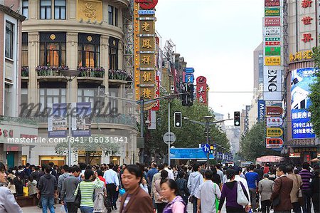 Pedestrians, Nanjing Road East, Nanjing Dong Lu, Shanghai, China, Asia