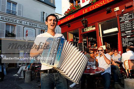 Busker dans Montmartre, Paris, France, Europe