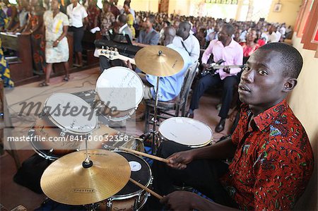 Messe catholique dans une église africaine, Lomé, Togo, Afrique de l'Ouest, Afrique