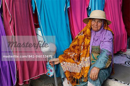 Woman at Ben Guerdane border market, Tunisia, North Africa, Africa