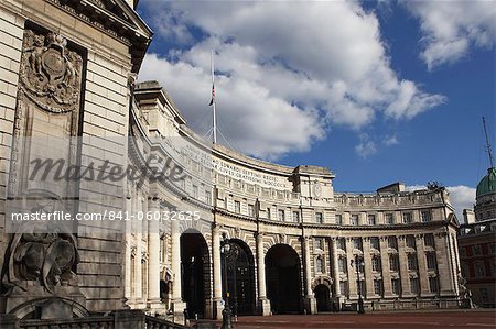 The Admiralty Arch, on the Mall, designed by Sir Aston Webb, completed in 1912, Westminster, London, England, United Kingdom, Europe