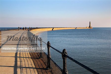 Roker Pier et phare, Sunderland, Tyne et Wear, Angleterre, Royaume-Uni, Europe