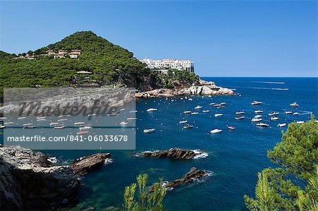 Vue sur la baie de Sa Tuna, près de Begur, Costa Brava, Catalogne, Espagne, Méditerranée, Europe