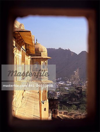 Regardant vers le bas pour le canton au-dessous du Fort d'Amber à Jaipur, Rajasthan, Inde, Asie