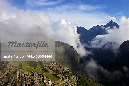 Ruins of the Inca city in morning light, Machu Picchu, UNESCO World Heritage Site, Urubamba Province, Peru, South America
