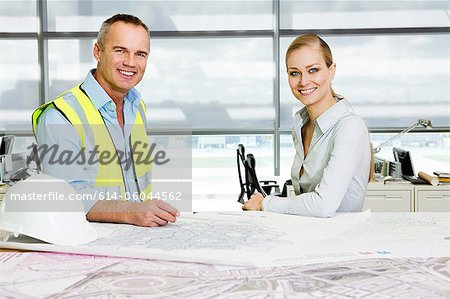 Portrait de l'ingénieur architecte au Bureau des plans au bureau