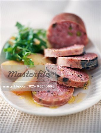 Saucisson pistache et truffe, salade de pommes de terre