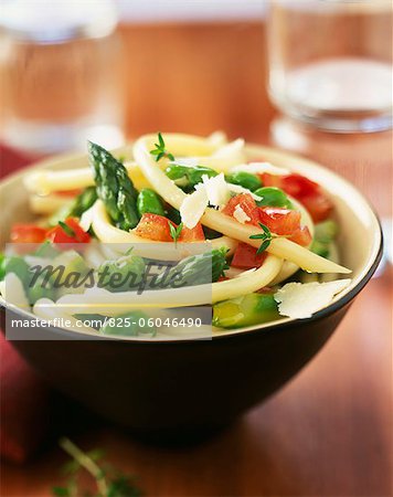 Spaghetti with green asparagus ,broad beans and diced tomatoes