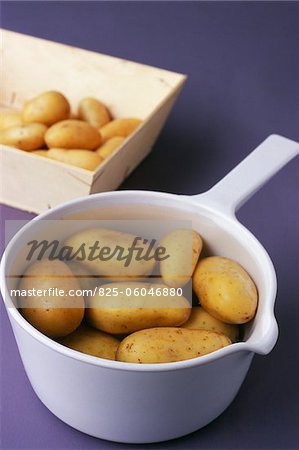 Cuire les pommes de terre dans une casserole d'eau