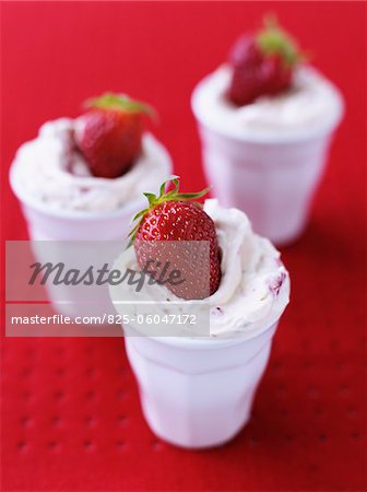 Cream of mascarpone with strawberries