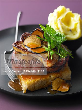 Tournedos Rossini, purée de pommes de terre Ratte aux truffes et foie gras sauce