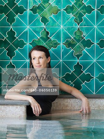 Italy, Amalfi Coast, Ravello, Mature woman in swimming pool looking away