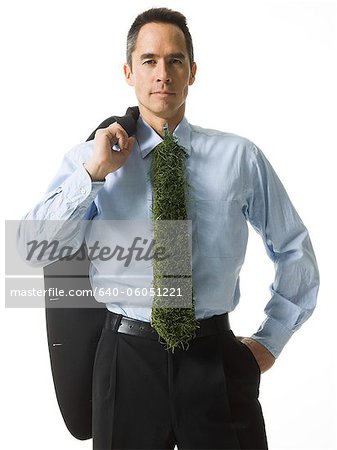 homme d'affaires avec une cravate d'herbe