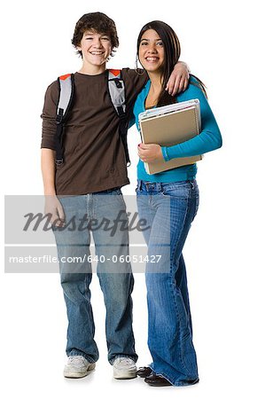 Studenten mit Schultaschen posiert