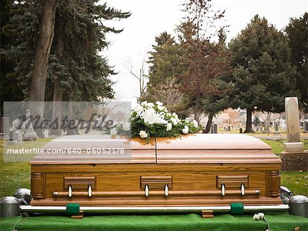 cercueil dans un cimetière