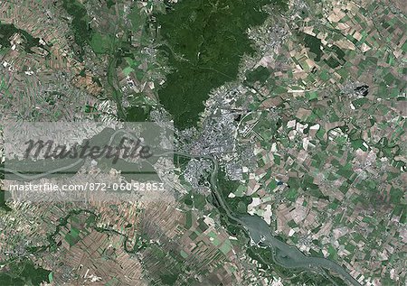 Satellitenbild von Bratislava, Slowakei, True Color. Bratislava, Slowakei. Echtfarben-Satellitenbild von Bratislava, Hauptstadt Stadt der Slowakei. Bild genommen auf 2. August 2000, LANDSAT-7-Daten verwenden.