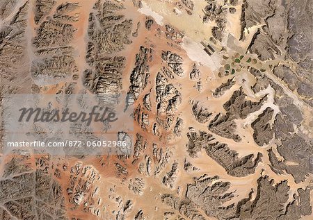 Desert RAM, Plateau transjordanien, Jordan, True Image Satellite en couleurs. Image satellite couleur vraie de la désert du Ram (Wadi Ram), un plateau désertique aride en Jordanie. La vallée de grise sur la gauche est au bord de la mer rouge. Image prise le 1er octobre 1987, à l'aide de données LANDSAT.