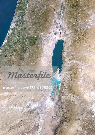 Mer morte, Israël, Jordanie, True Image Satellite de la couleur. La mer morte, Israël, Jordanie, image satellite couleur vraie. La mer morte et les bassins de décantation en turquoise. Image prise le 14 août 1987, à l'aide de données LANDSAT.