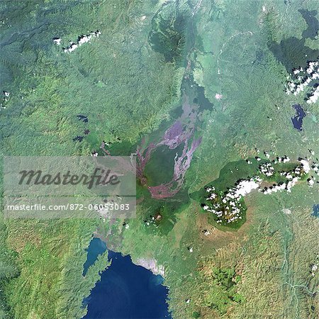 Volcan Nyiragongo, République démocratique du Congo, True Image Satellite de la couleur. Image-satellite Nyiragongo, au Congo, couleur vraie. Nyiragongo est l'un des volcans plus actifs en Afrique, situé à environ 10 km de la ville de Goma. Image prise le 11 décembre 2001, à l'aide de données LANDSAT. Impression format 30 x 30 cm.