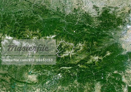 Andorre, Europe, véritable couleur Image Satellite avec bordure. Vue satellite de l'Andorre (avec bordure). Cette image a été compilée à partir de données acquises par les satellites LANDSAT 5 & 7.