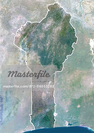 Bénin, Afrique, True Image-Satellite couleur avec bordure et masque. Vue satellite du Bénin (avec bordure et masque). Cette image a été compilée à partir de données acquises par les satellites LANDSAT 5 & 7.