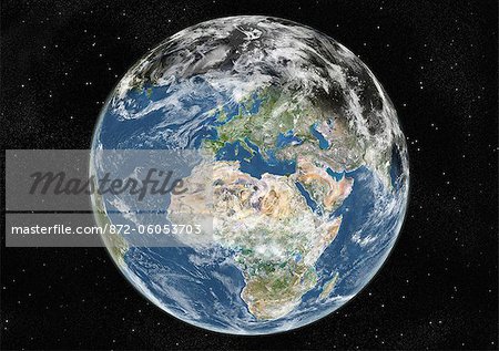 Monde centré sur l'Europe et l'Afrique, True Image Satellite en couleurs. Image satellite de véritable couleur de la terre centrée sur l'Europe et l'Afrique avec la couverture nuageuse, durant le solstice d'hiver, à 12 heures GMT. Cette image dans une projection orthographique a été compilée à partir de données acquises par les satellites LANDSAT 5 & 7.
