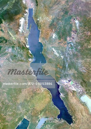 Lac Tanganyika, Afrique, vraie couleur Image-Satellite. Image satellite de vraies couleurs du lac Tanganyika, un grand lac de l'Afrique divisée entre quatre pays : Burundi, République démocratique du Congo (RDC), en Tanzanie et en Zambie. Image composite à l'aide de données LANDSAT 5.