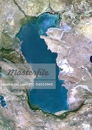 Satellitenbild von Kaspisches Meer, Asien, echte Farbe. Echtfarben-Satellitenbild des Kaspischen Meeres in Asien. Es grenzt an Iran, Russland, Kasachstan, Turkmenistan und Aserbaidschan. Das Kaspische Meer ist der weltweit größte Binnenmeer. Composite-Bild LANDSAT 5 Daten.