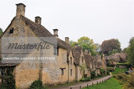 Row of traditional cottages built of golden limestone in Bilbury Village, The Cotswalds, Gloucestershire, England