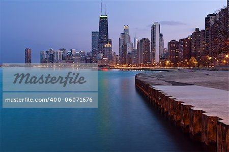 Chicago downtown skyline at dusk.