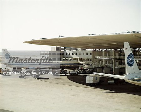 60ER JAHRE BLICK AUF PAN-AMERIKANISCHE INTERNATIONALE TERMINAL UND FLUGZEUGEN REISEN URLAUB BUSINESS