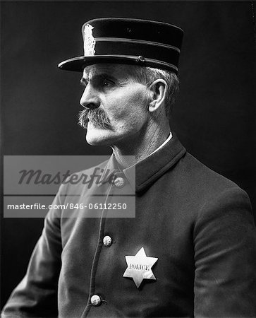 1890s 3/4 HEAD & SHOULDERS PORTRAIT OF TURN OF THE CENTURY POLICEMAN IN UNIFORM