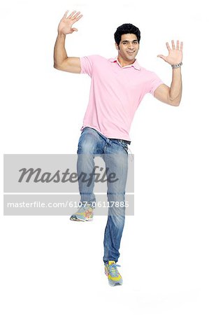 Portrait d'un jeune homme dansant