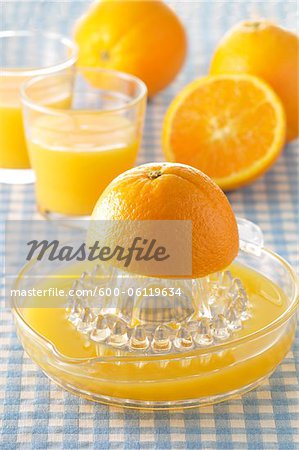 Presser le jus d'Orange frais