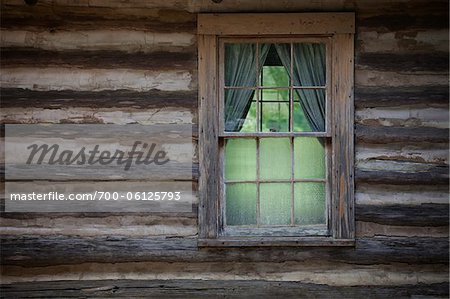 Gros plan d'une fenêtre sur la cabane de bois, Nacogdoches, Texas, USA