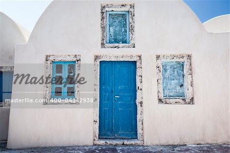 An image of a nice old house in Santorini view