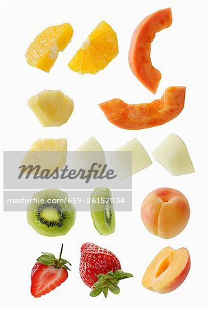Verschiedene Arten von Obst auf weißem Hintergrund