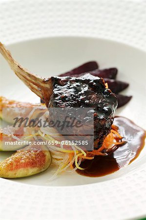 Saddle of wild boar with red wine pears and figs (Asia)