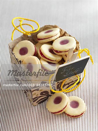 'Karlsbader' lemon rings (jelly filled cookie) for gift giving