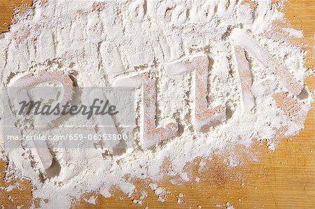 The word 'pizza' written in flour