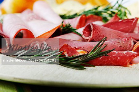 Plat de viande de charcuterie ; Laminés de rôti de boeuf et de jambons ; Rosemary