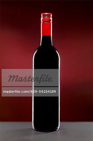Flasche Rotwein mit Schraubverschluss